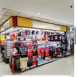 Lucky Plaza (D9), Shop House #524789901